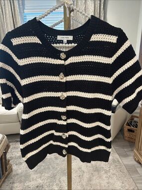 Black & White stripped shirtsleeve ribbed sweater blouse.